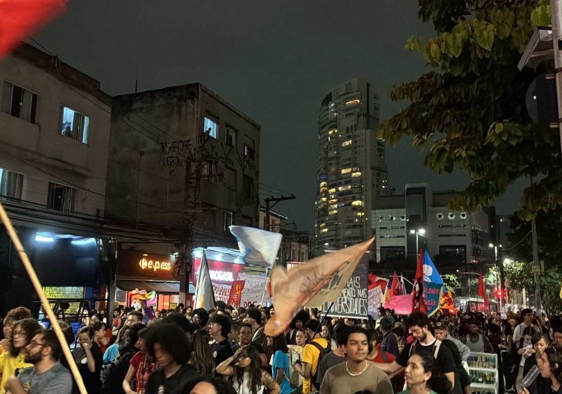 Estudantes protestam contra cortes nas universidades de SP