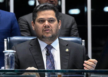 ‘jamais recebi valores no Brasil ou exterior’ — Senado Notícias