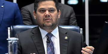 ‘jamais recebi valores no Brasil ou exterior’ — Senado Notícias