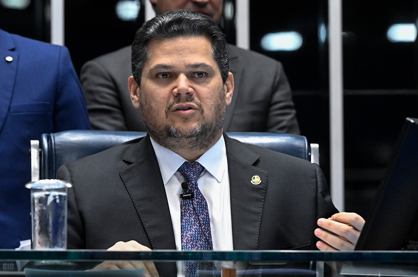 ‘jamais recebi valores no Brasil ou exterior’ — Senado Notícias