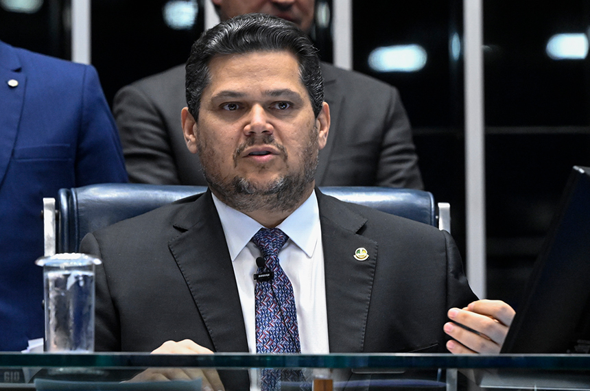 ‘jamais recebi valores no Brasil ou exterior’ — Senado Notícias