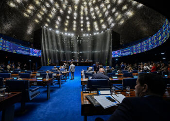 Regulamentação da profissão de protesista segue para sanção — Senado Notícias
