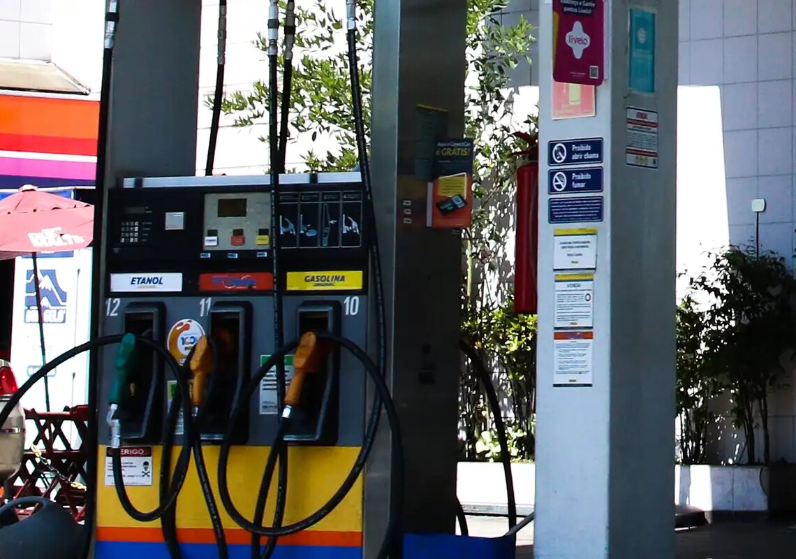 Concorrência do etanol e subvenção fazem preço da gasolina cair