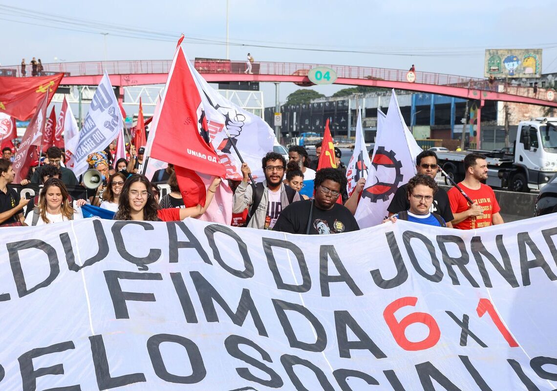 Ato no Rio abre dia nacional para pressionar Senado pelo fim da 6×1