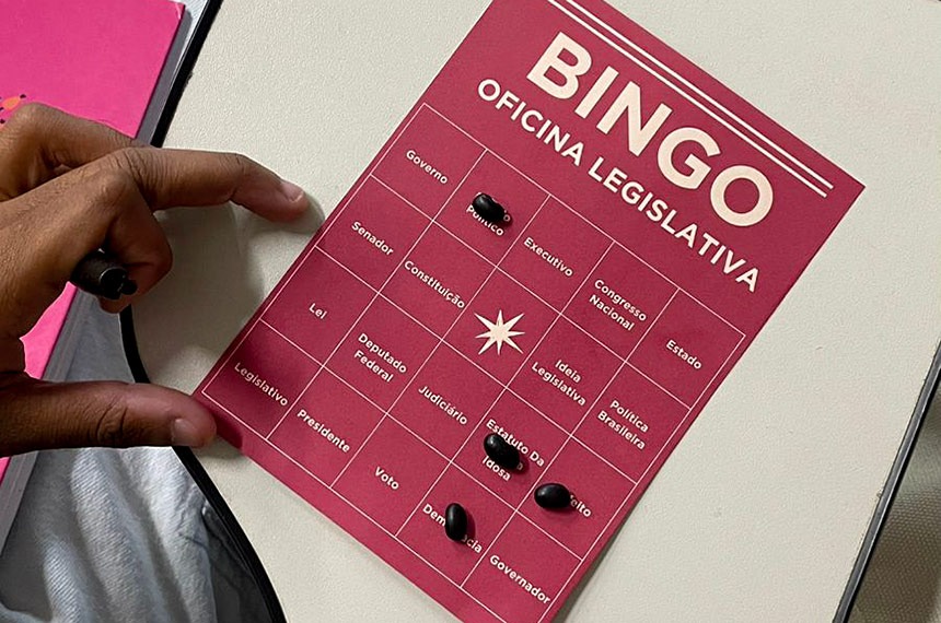 Bingo é ferramenta para turma de idosos da Oficina Legislativa do e-Cidadania — Senado Notícias