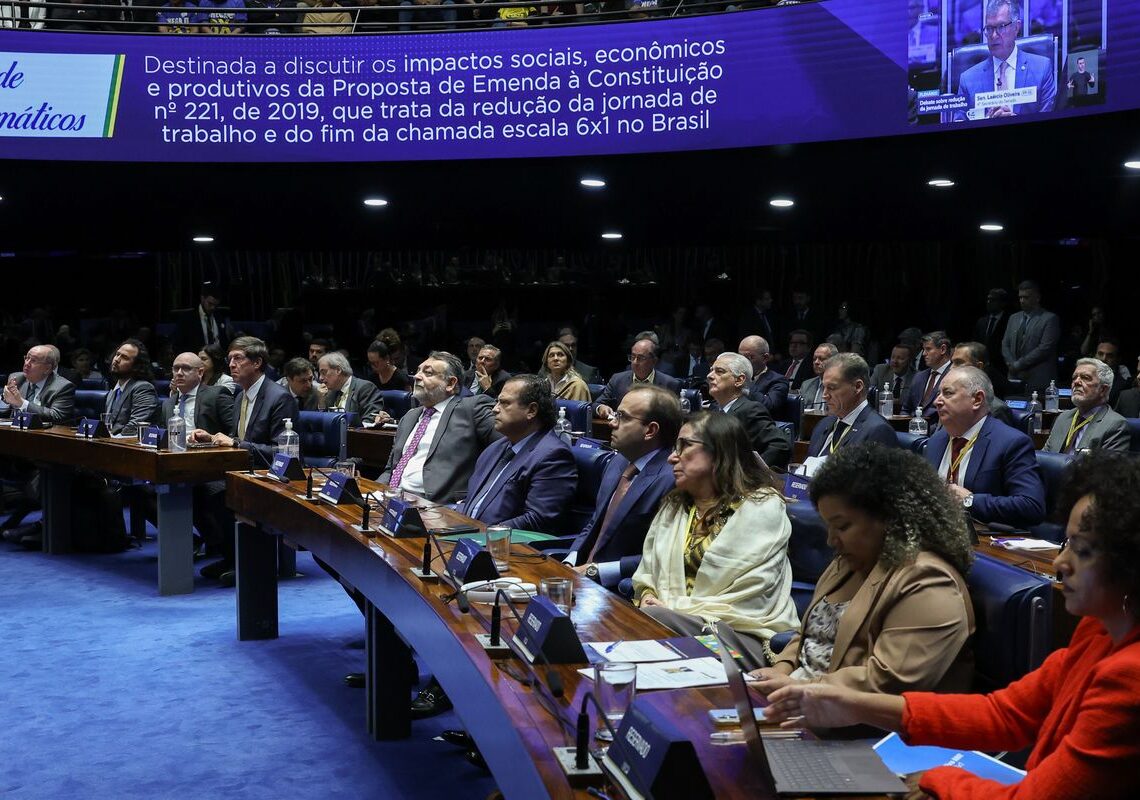 Empresários atacam PEC 6×1 no Senado; sindicatos e governo defendem