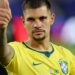 Bruno Guimarães projeta duelo com Odegaard e alerta sobre bola parada