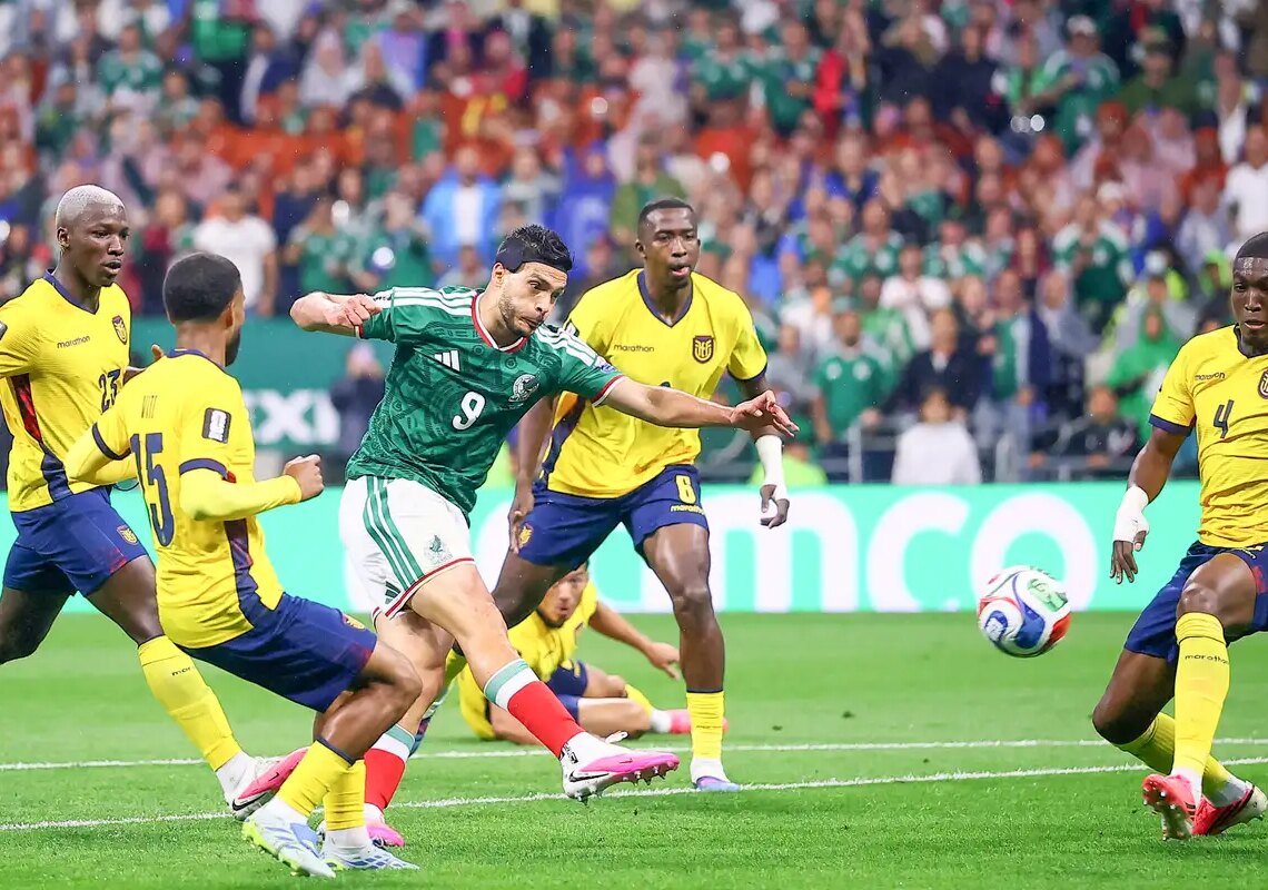 México bate Equador e avança às oitavas de final da Copa