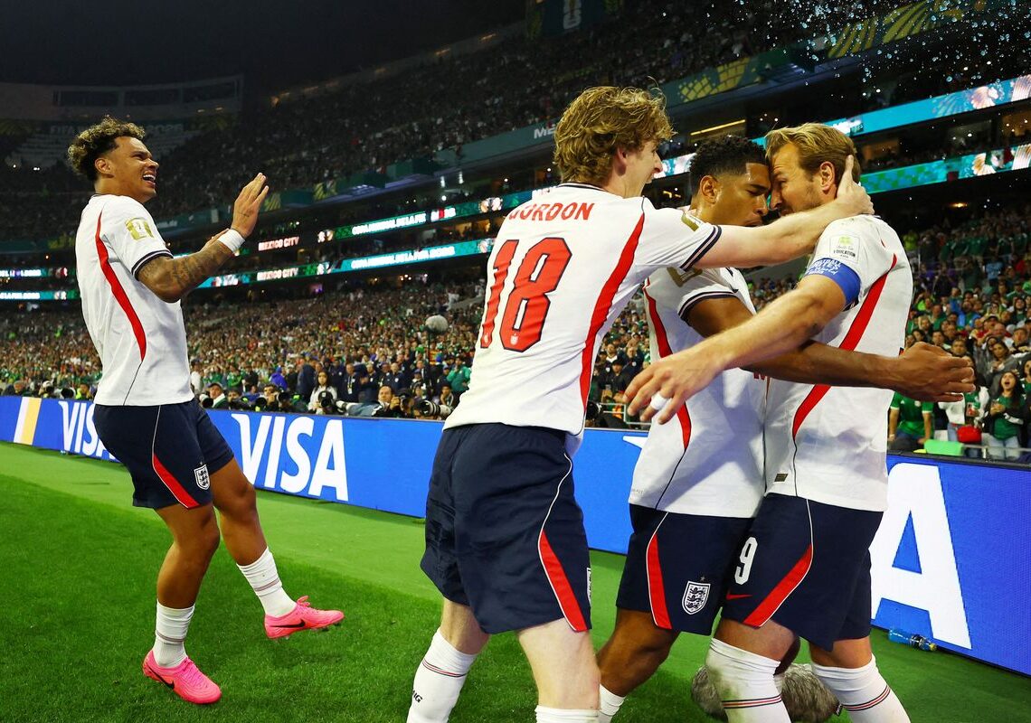 Com um a menos, Inglaterra derruba México no Azteca e segue na Copa