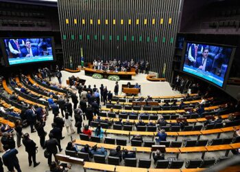 Medidas provisórias sobre transporte, diesel, chuvas e aviação são prorrogadas — Senado Notícias