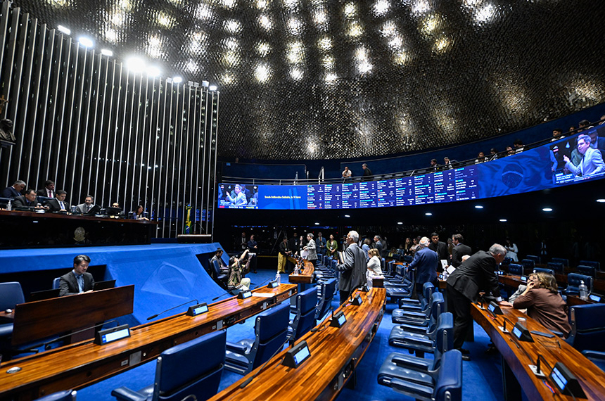Plenário analisa pena maior para violência sexual digital contra criança — Senado Notícias