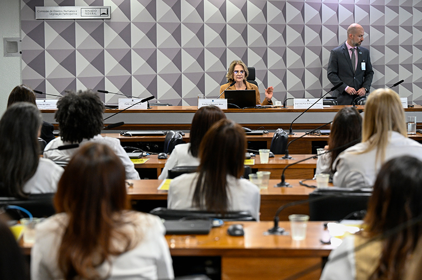 Debatedores divergem na CDH sobre medicamentos injetáveis manipulados — Senado Notícias