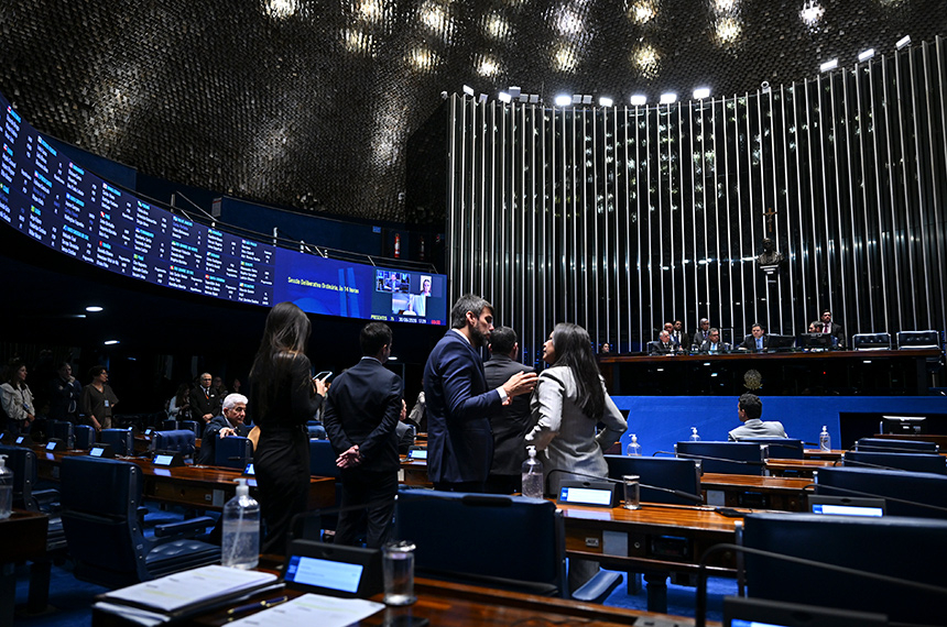 Prorrogados prazos de MPs da taxa das blusinhas e de subsídio a combustíveis — Senado Notícias