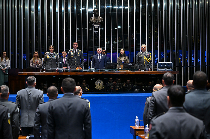 Sessão solene aponta evolução do Corpo de Bombeiros do DF em 170 anos — Senado Notícias