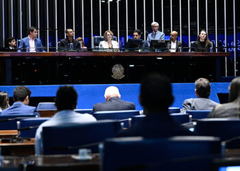 Sessão pelos 15 anos da ONG Gerando Falcões reconhece atuação apartidária — Senado Notícias
