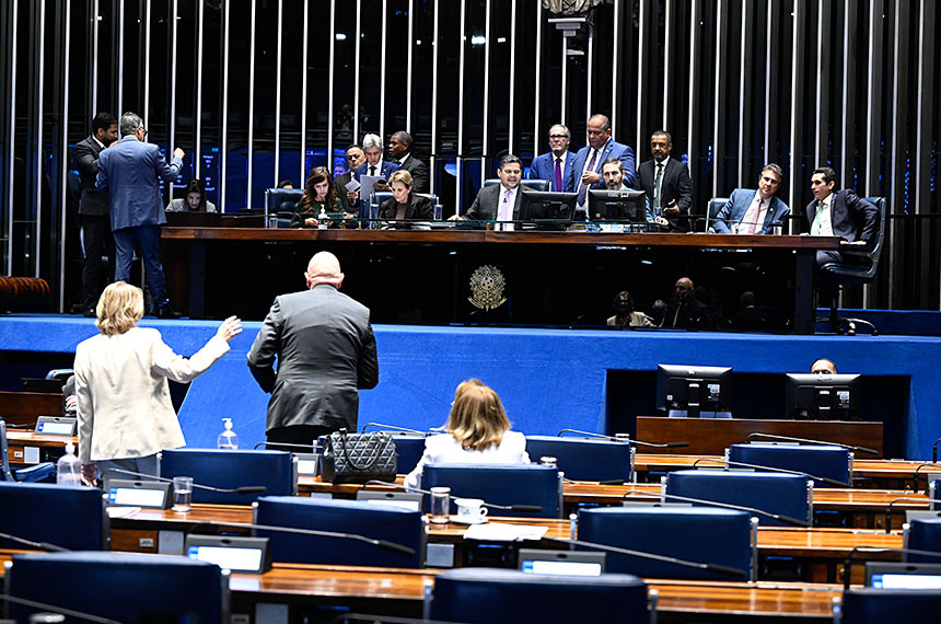 PEC da aposentadoria de agentes de saúde passa por segunda sessão de discussão — Senado Notícias
