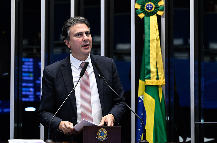 Camilo Santana prega diálogo ao assumir liderança partidária e comissão — Senado Notícias