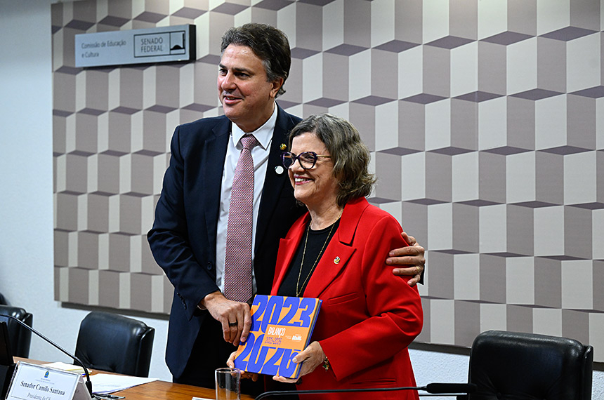 Camilo Santana é eleito presidente da Comissão de Educação e Cultura — Senado Notícias