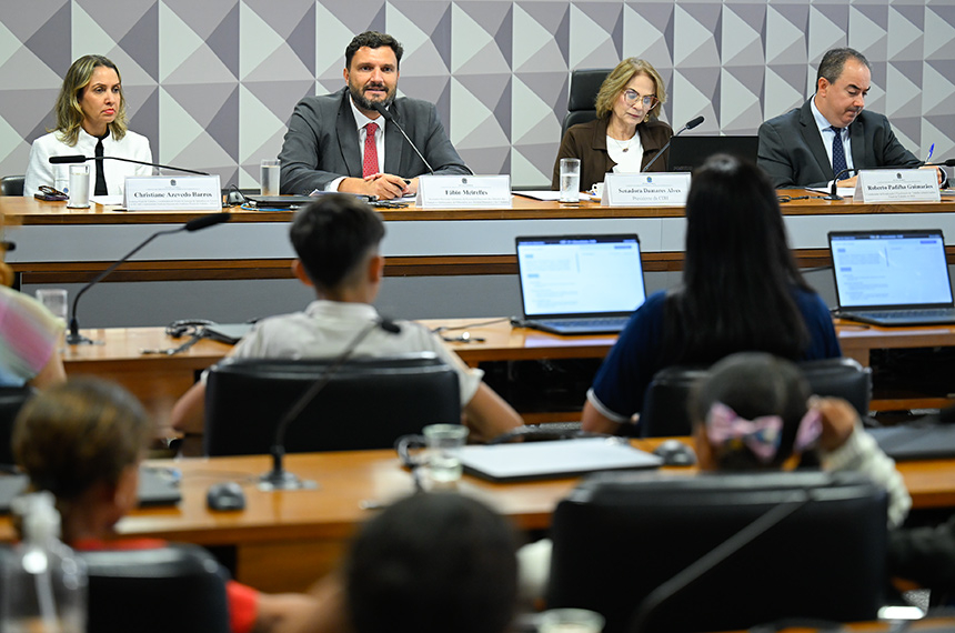 Audiência na CDH aponta novos desafios para erradicar trabalho infantil — Senado Notícias