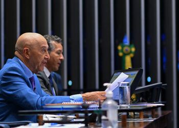 É preciso garantir a permanência dos alunos nas escolas — Senado Notícias