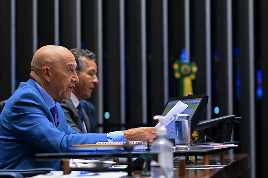 É preciso garantir a permanência dos alunos nas escolas — Senado Notícias