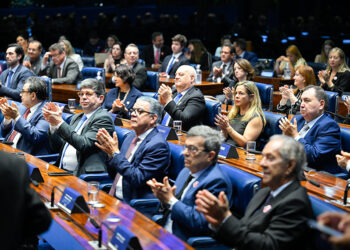 Senadores e juristas defendem o fortalecimento da Justiça do Trabalho — Senado Notícias