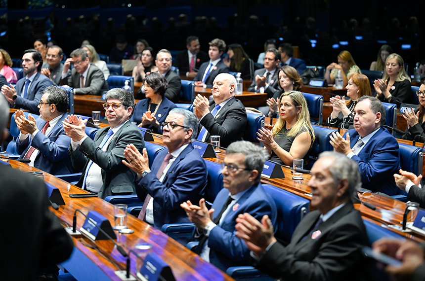 Senadores e juristas defendem o fortalecimento da Justiça do Trabalho — Senado Notícias