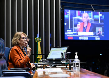 Damares condena ataques que recebeu de seu próprio campo político — Senado Notícias