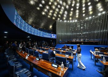 Aprovado no Senado, limite à retenção de fundos de participação vai à Câmara — Senado Notícias