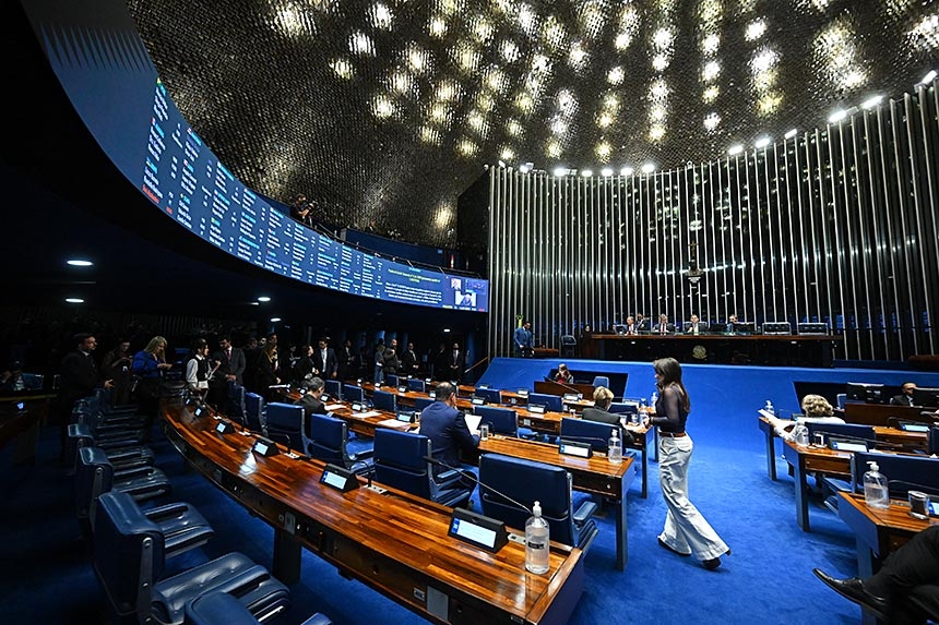 Aprovado no Senado, limite à retenção de fundos de participação vai à Câmara — Senado Notícias