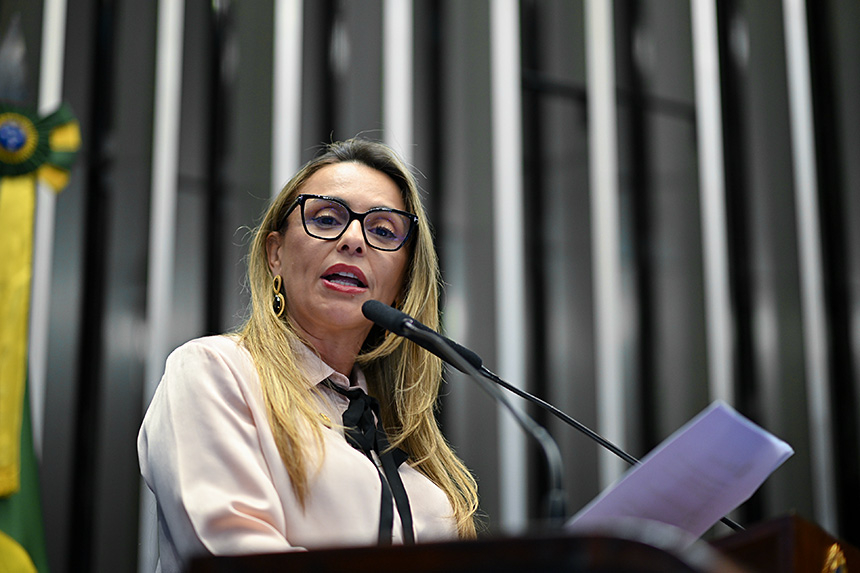 Roberta Acioly cobra medidas para reduzir custo das passagens aéreas em Roraima — Senado Notícias