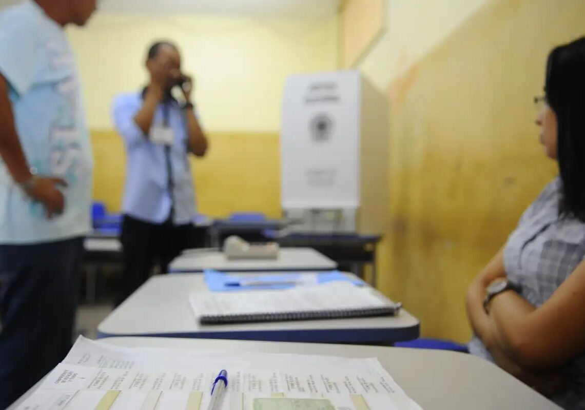 Mesários têm papel fundamental na garantia do processo eleitoral