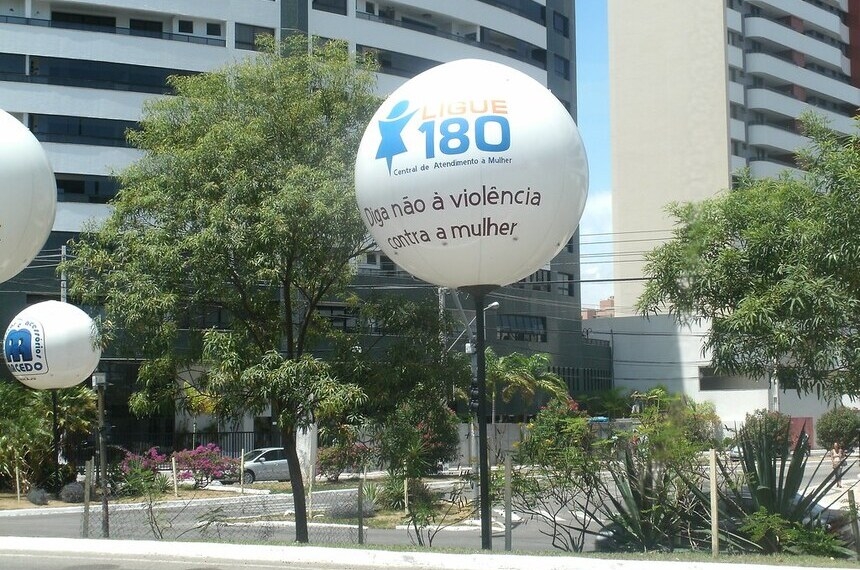 Senado pode votar divulgação obrigatória do Ligue 180, para atendimento à mulher — Senado Notícias