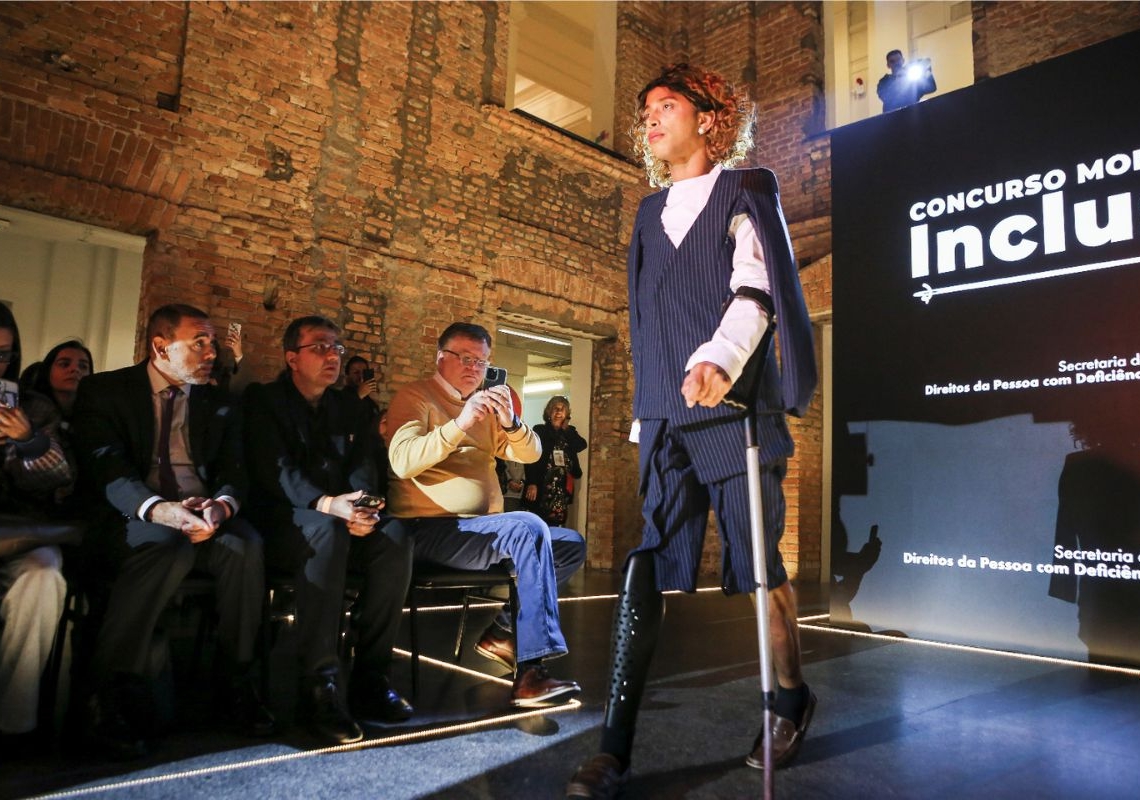 Nova edição do Concurso Moda Inclusiva fomenta o pertencimento por meio da criação de roupas acessíveis