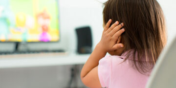 Projeto prevê que SUS fornecerá abafador de ruído para pessoa com autismo — Senado Notícias