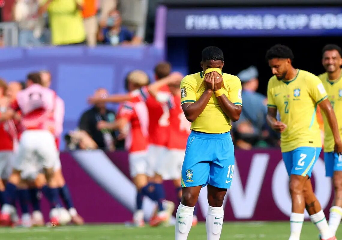 Com críticas, adeus do Brasil à Copa estampa jornais mundo afora