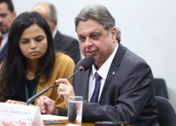 Comissão de Constituição e Justiça aprova proposta que regulamenta profissão de coletor de lixo – Notícias