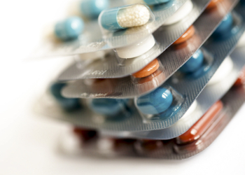 Sancionada lei que cria estratégia para fortalecer produção de medicamentos — Senado Notícias