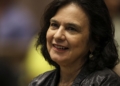 Nísia Trindade lança livro sobre bastidores da covid-19