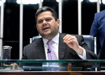 Davi condena pressão de líder do PT na Câmara para votação do fim da escala 6×1 — Senado Notícias