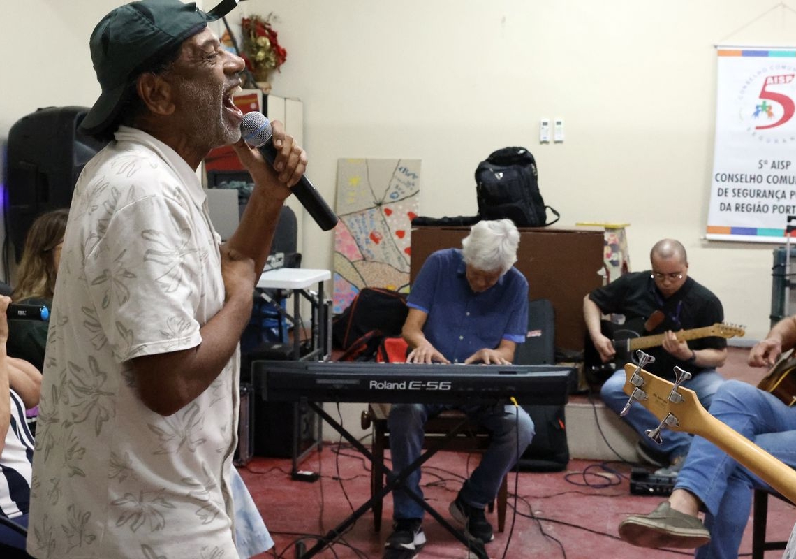 Com 25 anos, grupo musical de pacientes psiquiátricos lança novo álbum