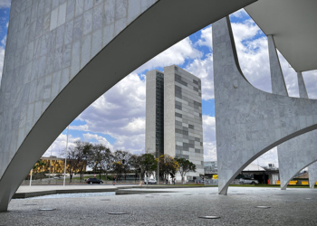 Executivo envia Orçamento de 2027 ao Congresso com mínimo de R$ 1.741 — Senado Notícias