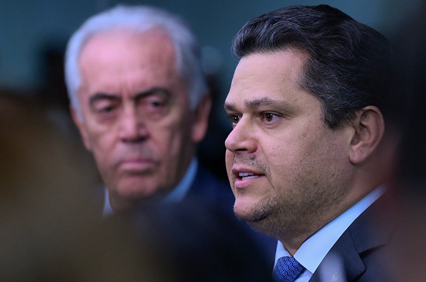 PECs do fim da escala 6×1 e da segurança pública chegam à CCJ do Senado — Senado Notícias