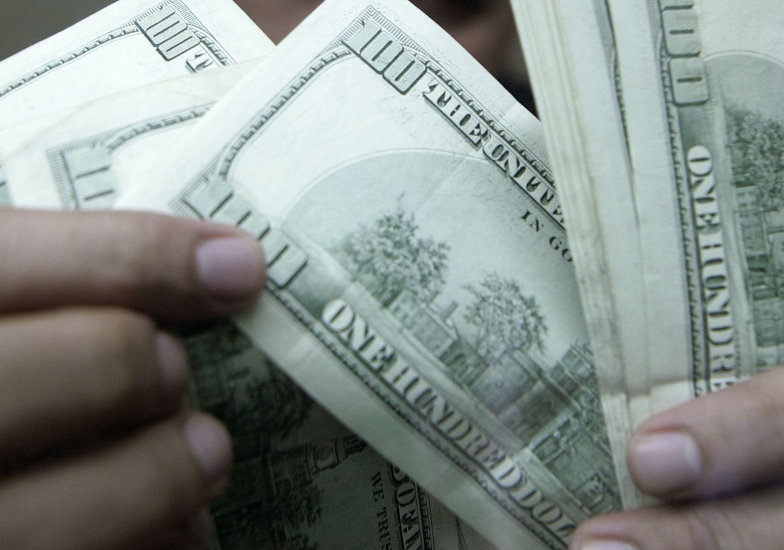 Dólar fecha estável, mas acumula queda de 1,82% em julho