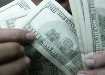 Dólar fecha estável, mas acumula queda de 1,82% em julho