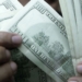 Dólar fecha estável, mas acumula queda de 1,82% em julho