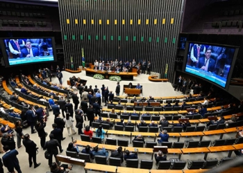 Três senadores concorrem ao cargo de deputado; quatro buscam a suplência — Senado Notícias