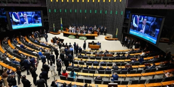 Três senadores concorrem ao cargo de deputado; quatro buscam a suplência — Senado Notícias