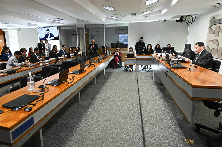 CSP pode votar porte de arma para mulheres com medida protetiva — Senado Notícias