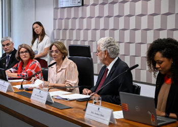 Debate na CE aponta avanço de tempo integral e desafios para garantir qualidade — Senado Notícias